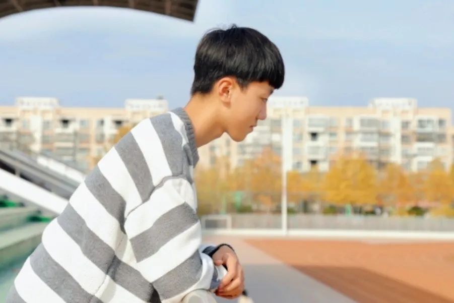 科学家奋斗故事_科学家小时候奋发的故事_勤奋科学家的故事