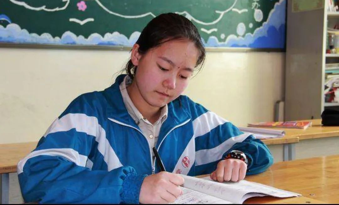 读历史书的女人_女孩子读历史的好处_女孩子学历史