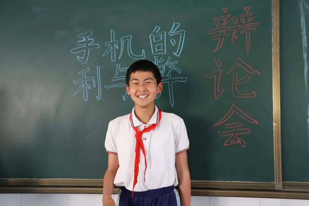 小学生上网利与弊辩论会_小学生该上网辩论会_小学生上网的辩论会
