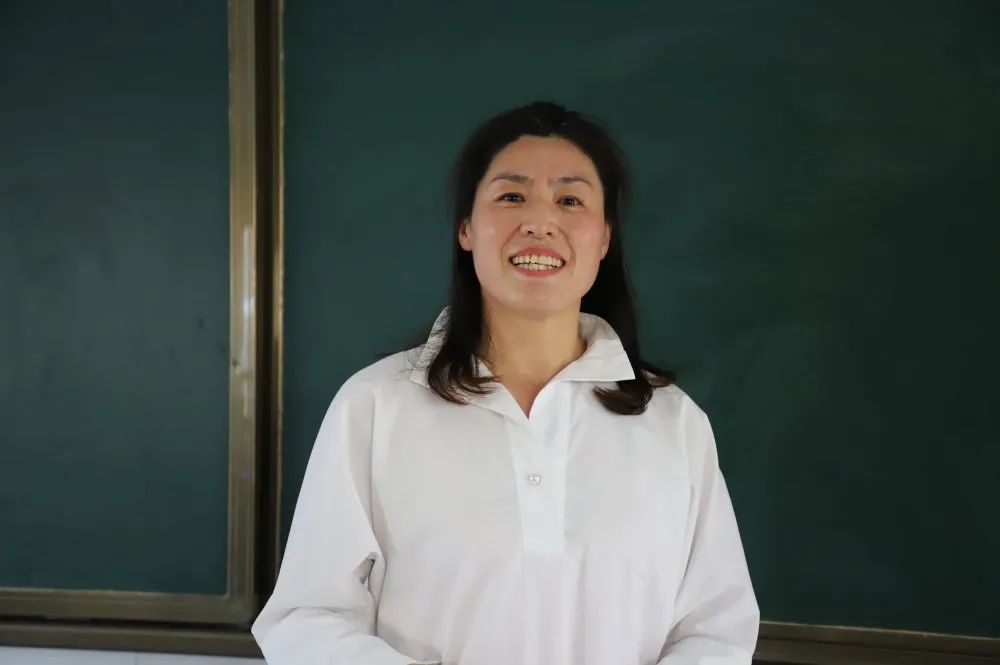 小学生上网利与弊辩论会_小学生上网的辩论会_小学生该上网辩论会