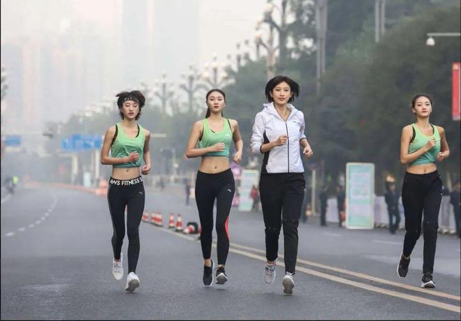 每天跑步隔天跑步_隔天跑步_跑步隔天跑还是每天跑